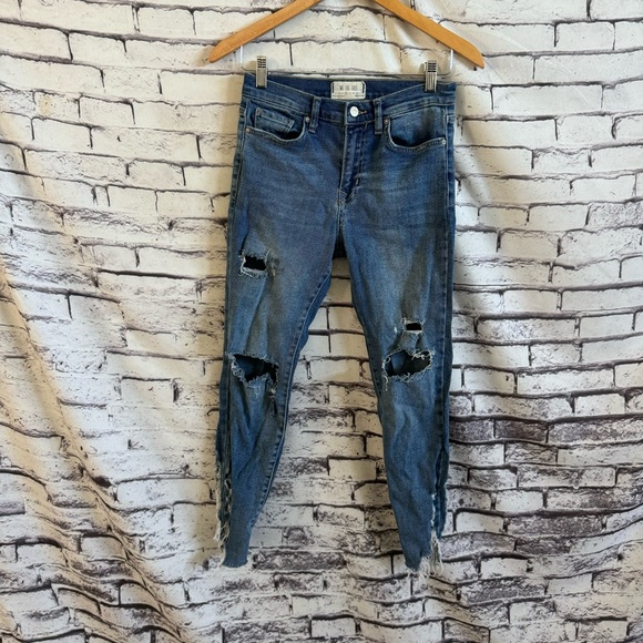 We The Free High Rise Frayed Ankle Skinny Jeans SZ 27 - Picture 1 of 4